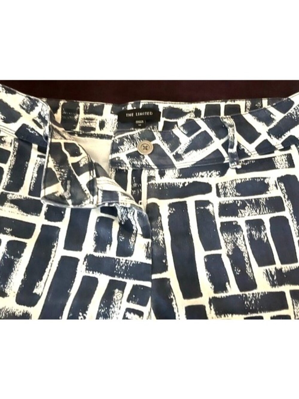 The LIMITED Women's Navy Blue White Geometric Tailored Shorts Pockets Size 10 - Picture 4 of 14